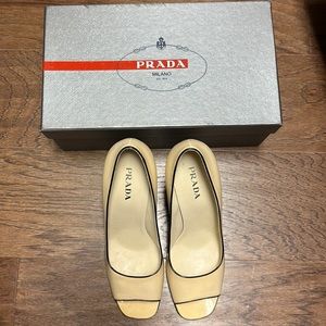 Prada high heel shoes size 40 cream color with black edged peek toe. Size 40